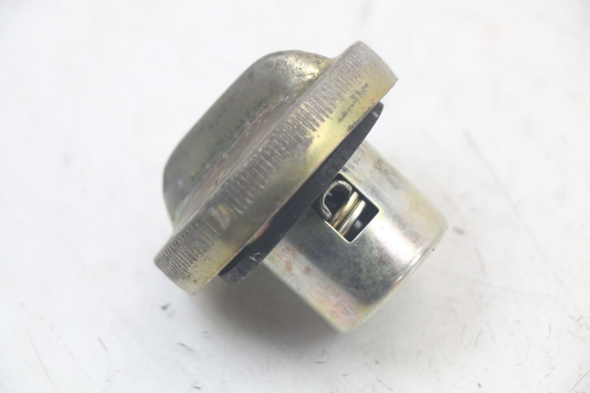 photo de FUEL TANK CAP SYM FIDDLE 2 50 (2008 - 2013) - Zoom on usage condition