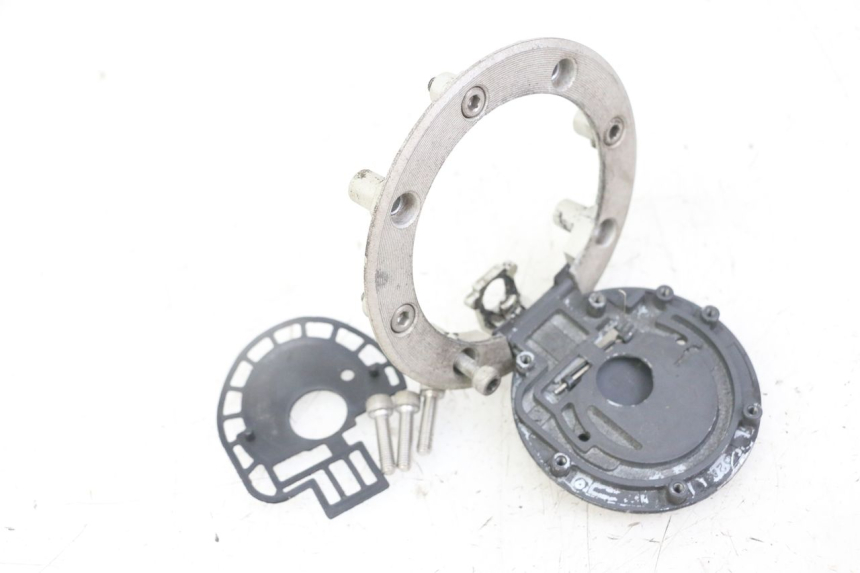 photo de FUEL TANK CAP SUZUKI GS GSE 500 (2001 - 2003) - Zoom on usage condition