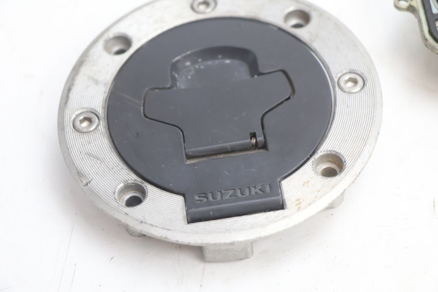 photo de FUEL TANK CAP SUZUKI GSF N BANDIT 1200 (2001 - 2005) - Zoom on usage condition