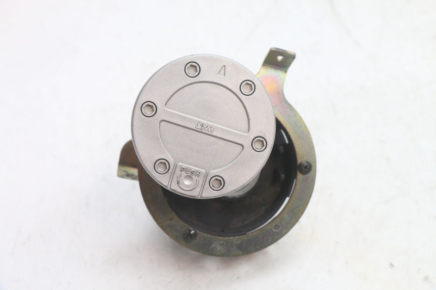 photo de FUEL TANK CAP SYM GTS EVO 125 (2009 - 2013) - Zoom on usage condition