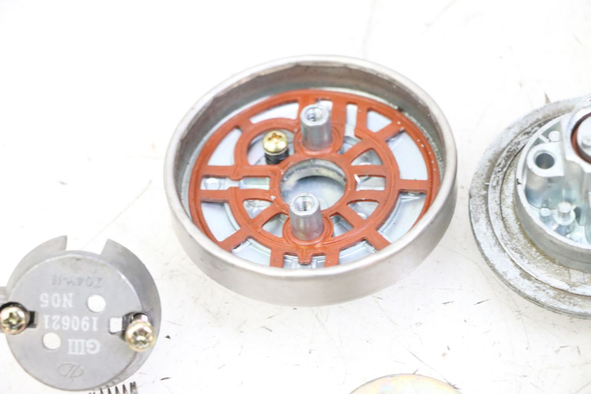 photo de FUEL TANK CAP KEEWAY K-LIGHT KLIGHT 125 (2018 - 2025) - Alternative perspective