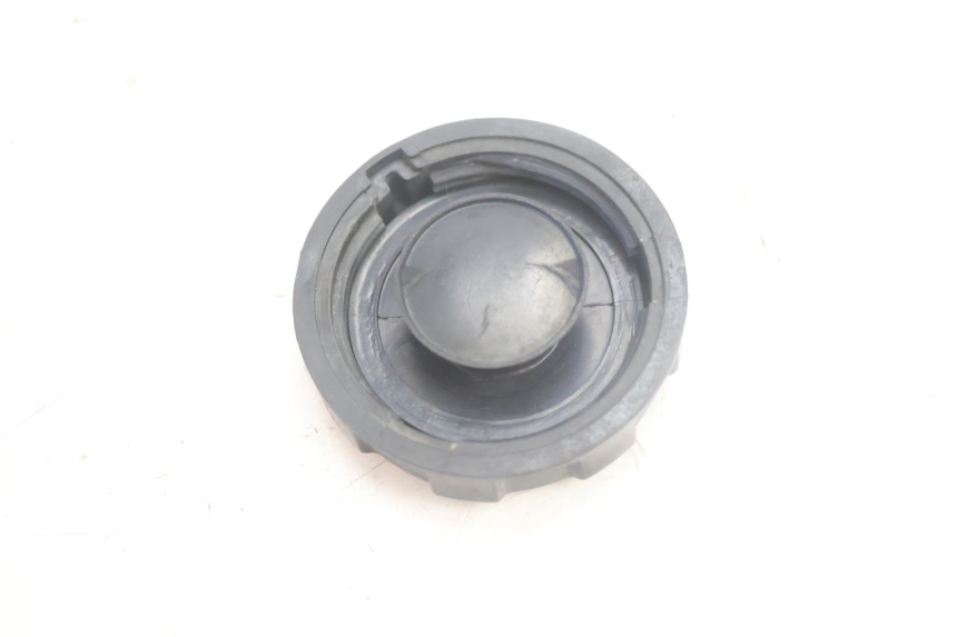 photo de FUEL TANK CAP PEUGEOT KISBEE 4T 50 (2018 - 2022) - Zoom on usage condition