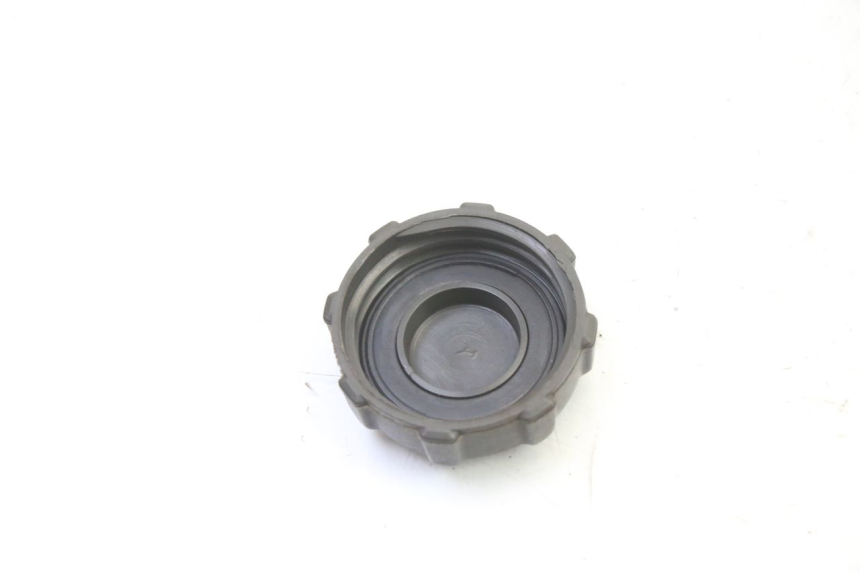 photo de FUEL TANK CAP PIAGGIO LIBERTY 4T 50 (2009 - 2015) - Zoom on usage condition