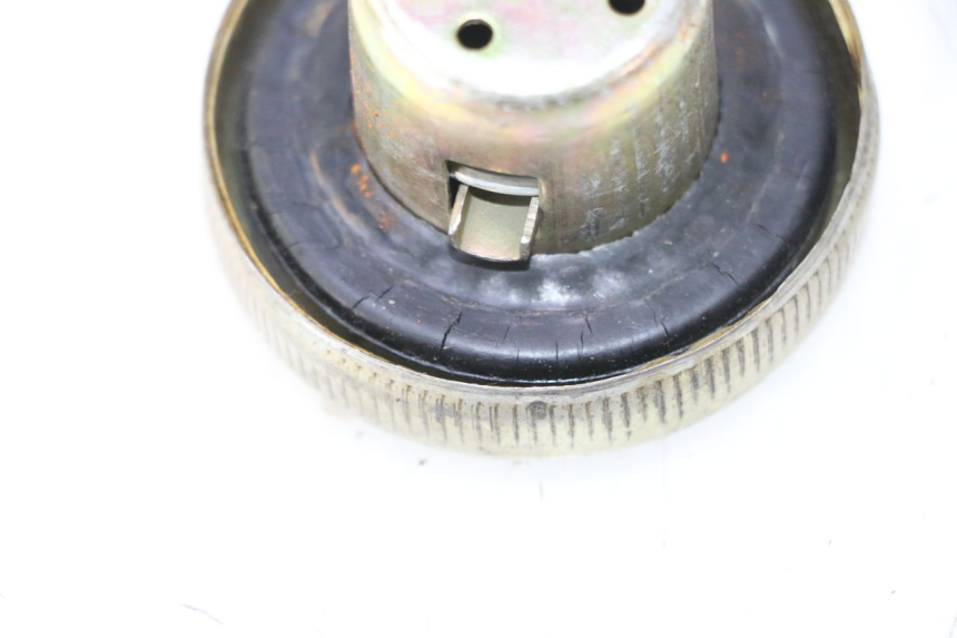 photo de FUEL TANK CAP KYMCO LIKE 125 (2009 - 2016) - Zoom on usage condition