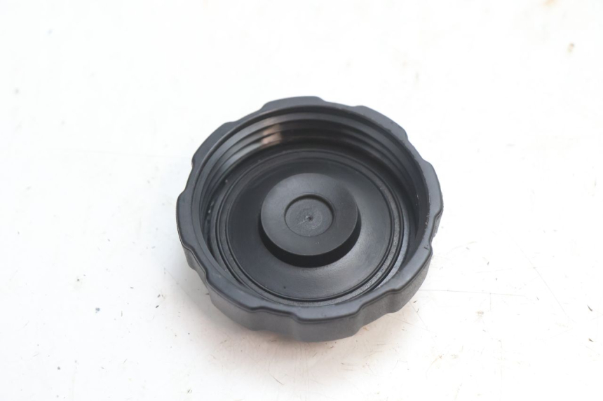 photo de FUEL TANK CAP PEUGEOT LUDIX ONE 50 (2004 - 2013) - Zoom on usage condition