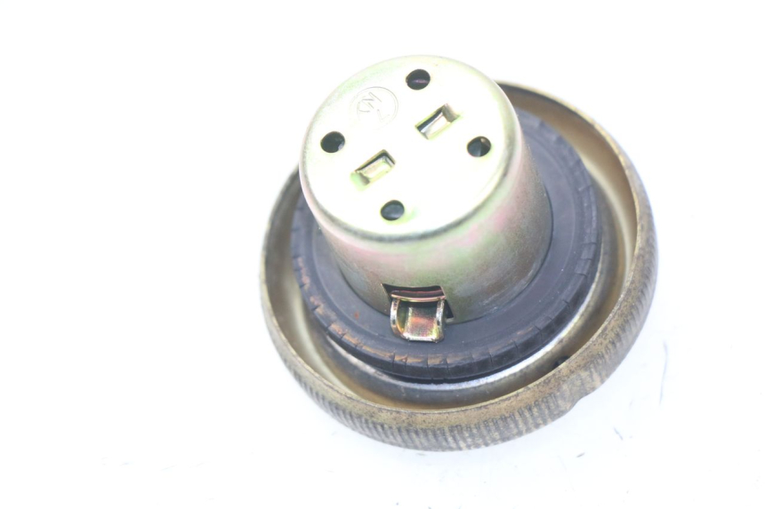 photo de FUEL TANK CAP SYM ORBIT 2 4T 50 (2008 - 2017) - Zoom on usage condition