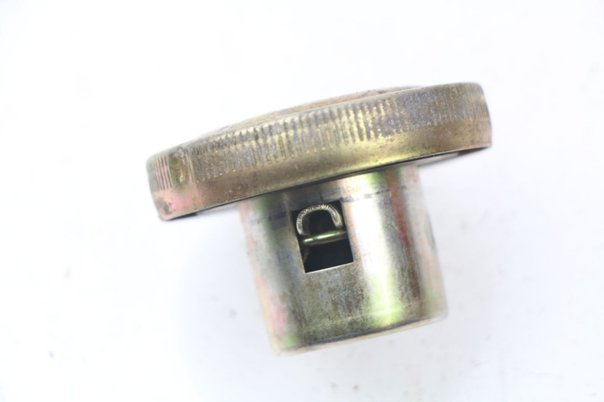 photo de FUEL TANK CAP SYM ORBIT 2 50 (2008 - 2014) - Zoom on usage condition