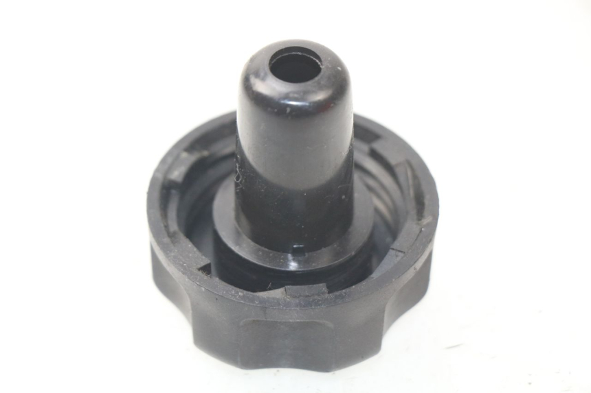 photo de FUEL TANK CAP MBK OVETTO 4T 50 (2008 - 2016) - Zoom on usage condition