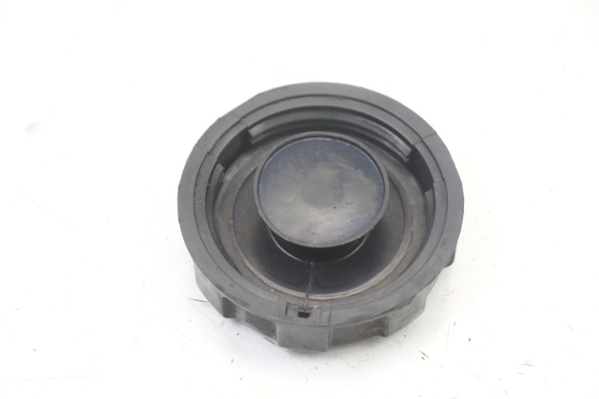 photo de FUEL TANK CAP PEUGEOT KISBEE 4T 50 (2018 - 2022) - Zoom on usage condition