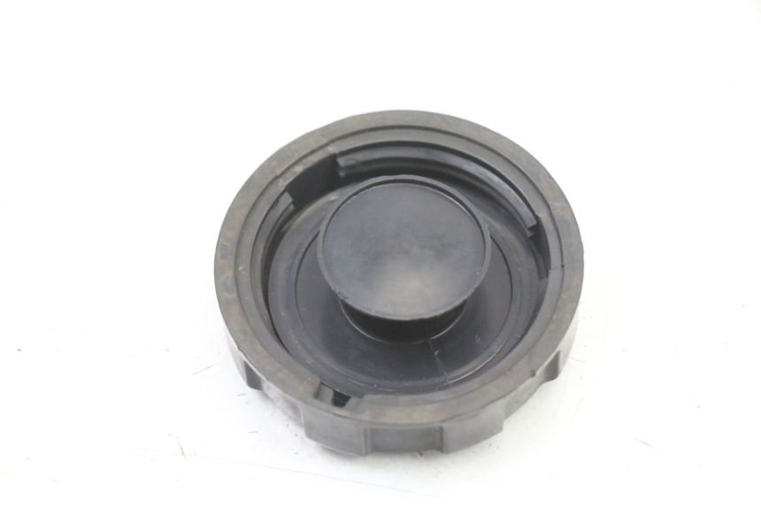 photo de FUEL TANK CAP PEUGEOT KISBEE 4T 50 (2018 - 2022) - Zoom on usage condition