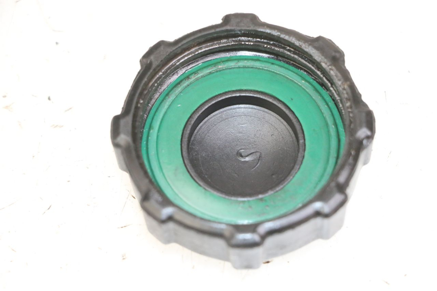 photo de FUEL TANK CAP PIAGGIO FLY 2T 50 (2004 - 2017) - Zoom on usage condition