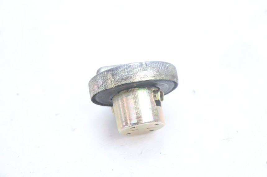 photo de FUEL TANK CAP HONDA SCV LEAD 100 (2003 - 2007) - Zoom on usage condition