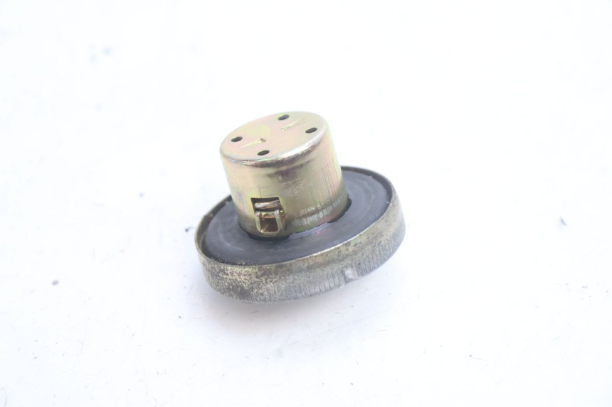 photo de FUEL TANK CAP HONDA SCV LEAD 100 (2003 - 2007) - Alternative perspective