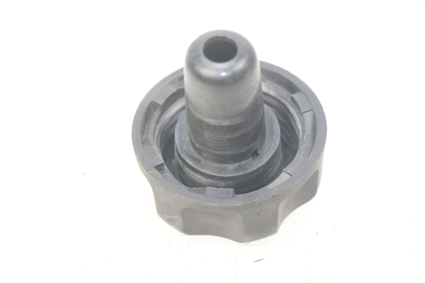 photo de FUEL TANK CAP YAMAHA SLIDER NAKED 50 (2004 - 2018) - Zoom on usage condition