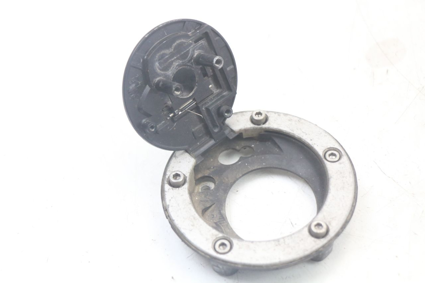 photo de FUEL TANK CAP TRIUMPH SPEED TRIPLE T301 900 (1994 - 1996) - Zoom on usage condition