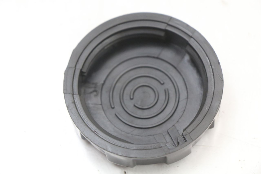 photo de FUEL TANK CAP PEUGEOT STREETZONE I 2T 50 (2018 - 2020) - Zoom on usage condition