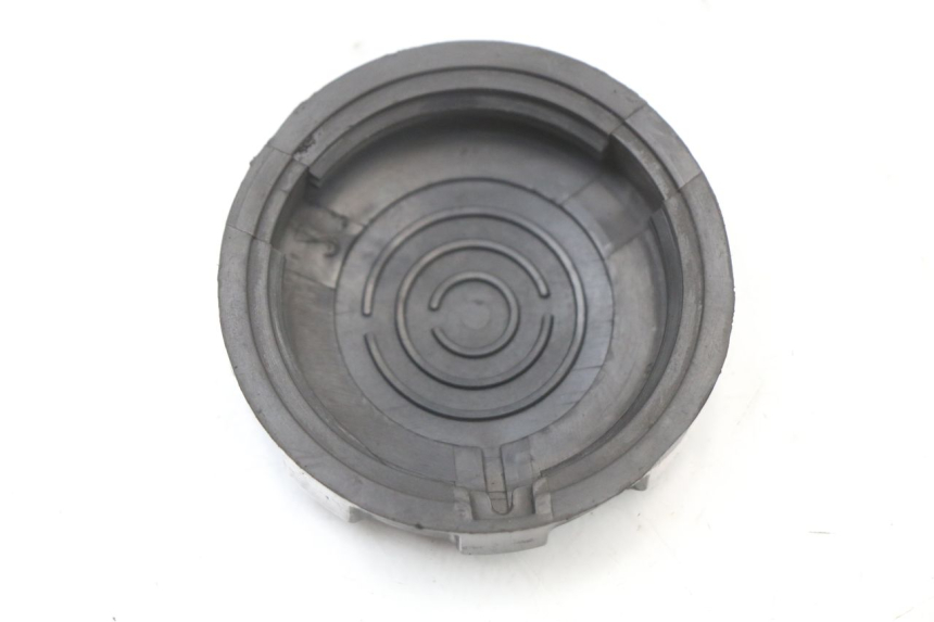 photo de FUEL TANK CAP PEUGEOT STREETZONE I 2T 50 (2018 - 2020) - Zoom on usage condition