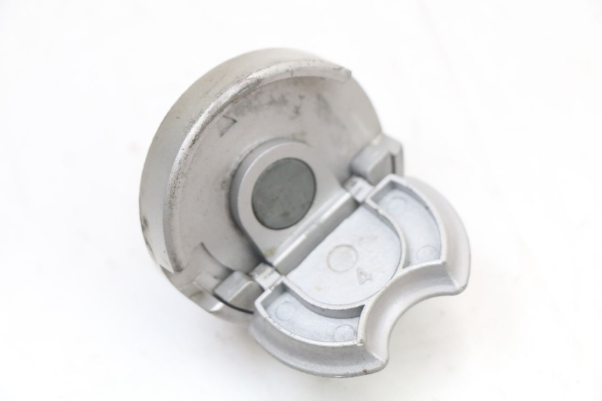 photo de FUEL TANK CAP KYMCO SUPER 8 4T 50 (2021 - 2024) - Zoom on usage condition