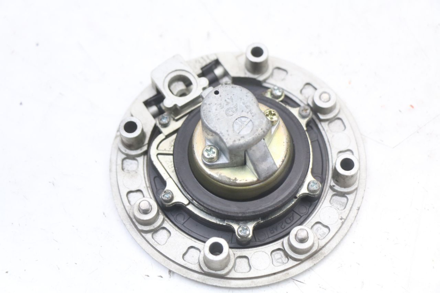 photo de FUEL TANK CAP SUZUKI SV S 650 (1999 - 2002) - Surface and material condition