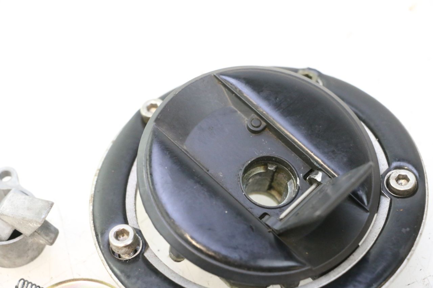 photo de FUEL TANK CAP SUZUKI SV S 650 (2003 - 2009) - Component detail