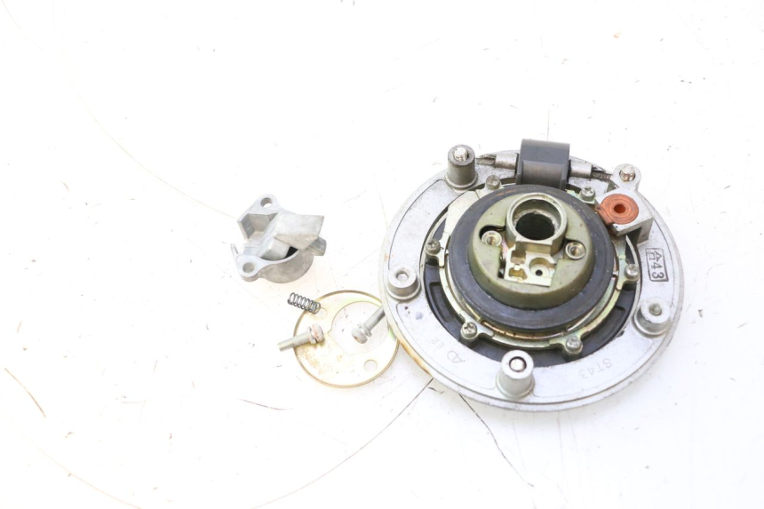 photo de FUEL TANK CAP SUZUKI SV S 650 (2003 - 2009) - Alternative perspective