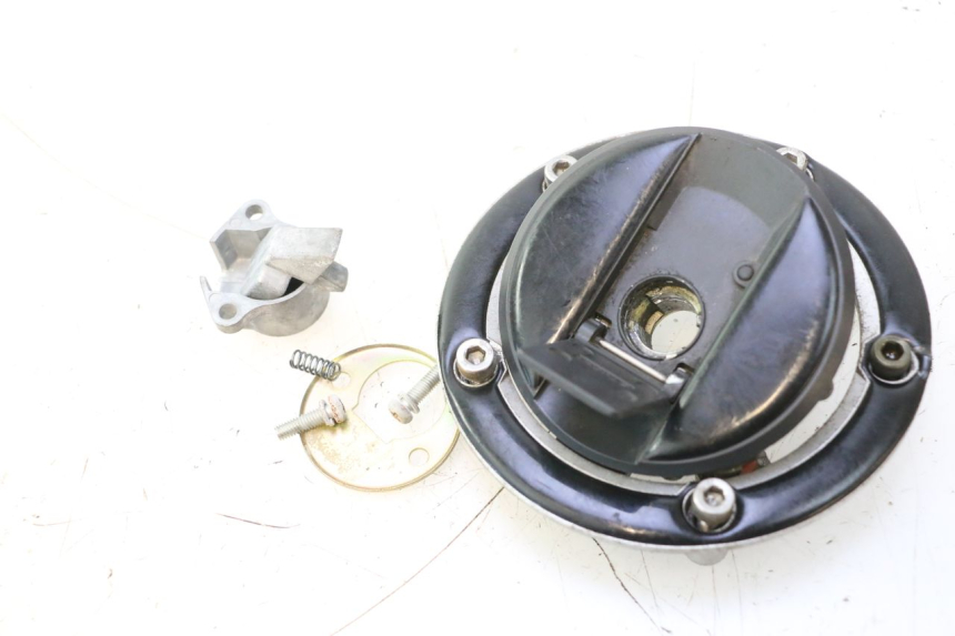 photo de FUEL TANK CAP SUZUKI SV S 650 (2003 - 2009) - Technical close-up