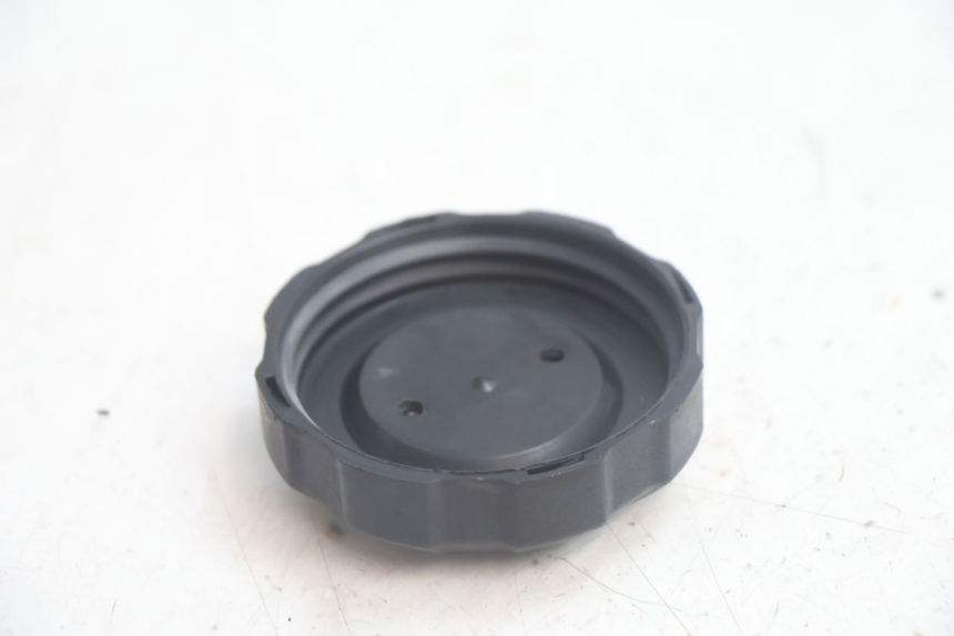 photo de FUEL TANK CAP PEUGEOT TREKKER 50 (1995 - 2004) - Zoom on usage condition