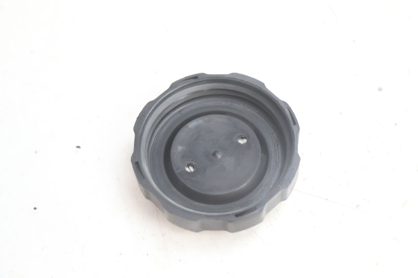 photo de FUEL TANK CAP PEUGEOT TREKKER 50 (1995 - 2004) - Alternative perspective