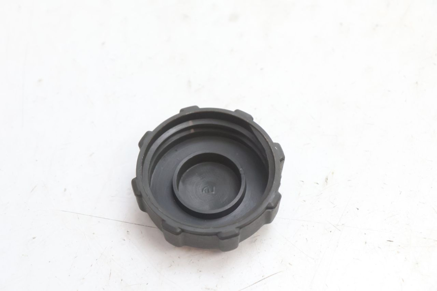 photo de FUEL TANK CAP PIAGGIO TYPHOON 50 (2000 - 2009) - Zoom on usage condition