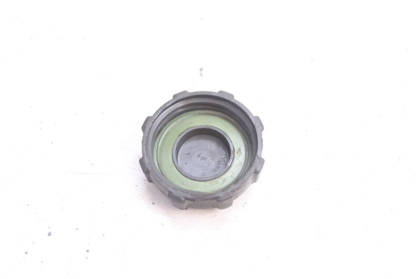 photo de FUEL TANK CAP PIAGGIO VESPA PRIMAVERA 2T 50 (2013 - 2018) - Zoom on usage condition