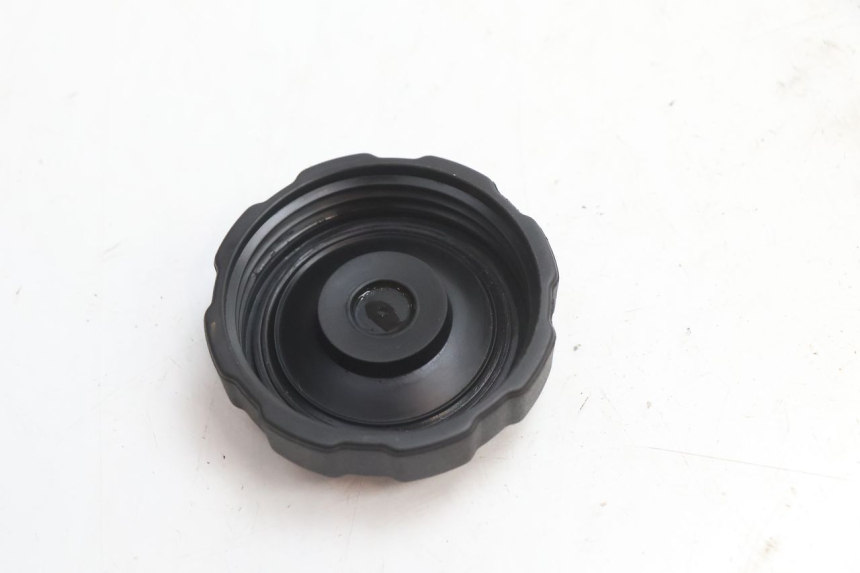 photo de FUEL TANK CAP PEUGEOT VIVACITY 50 (1998 - 2003) - Zoom on usage condition