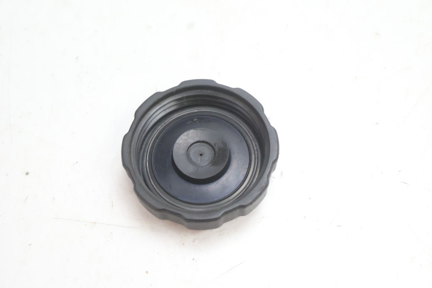 photo de FUEL TANK CAP PEUGEOT VIVACITY 50 (1998 - 2003) - Zoom on usage condition