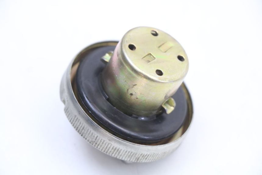 photo de FUEL TANK CAP HONDA WALLAROO DX 50 (1993 - 1996) - Zoom on usage condition