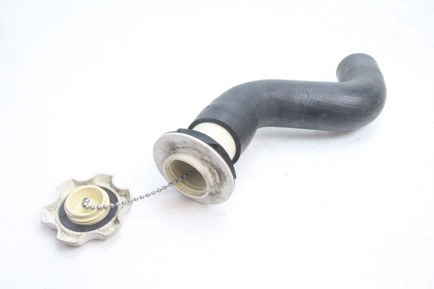 photo de FUEL TANK CAP YAMAHA WAVE RUNNER GP R 1200 (2000 - 2003) - Zoom on usage condition