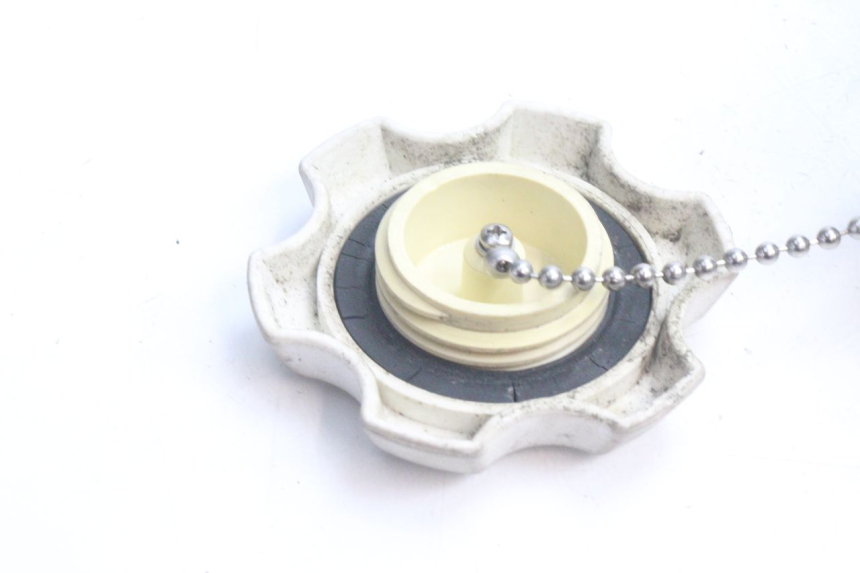 photo de FUEL TANK CAP YAMAHA WAVE RUNNER GP R 1200 (2000 - 2003) - Alternative perspective
