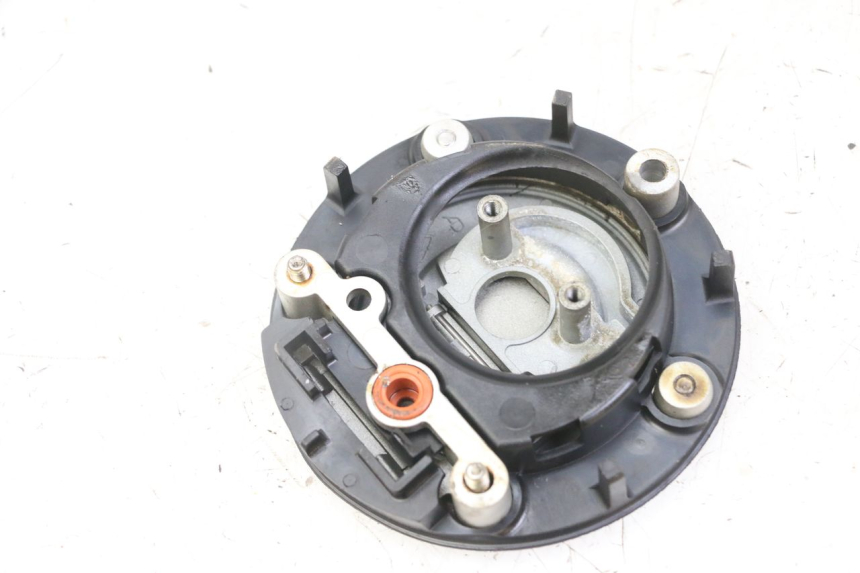 photo de FUEL TANK CAP YAMAHA XJ6 ABS 600 (2008 - 2016) - Technical close-up