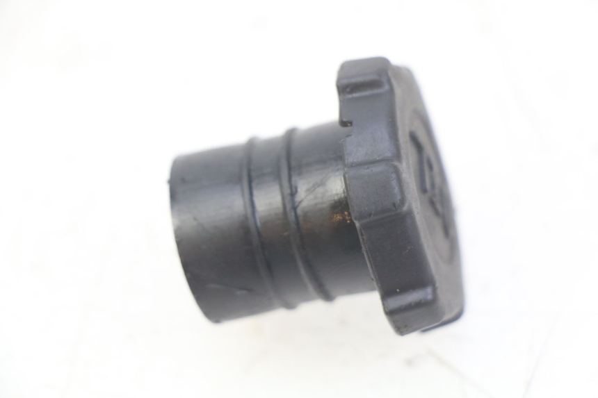 photo de OIL TANK CAP DERBI BOULEVARD 50 (2009 - 2006) - Zoom on usage condition