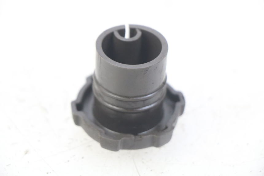 photo de OIL TANK CAP PIAGGIO HEXAGON 2T 125 (1994 - 1998) - Zoom on usage condition