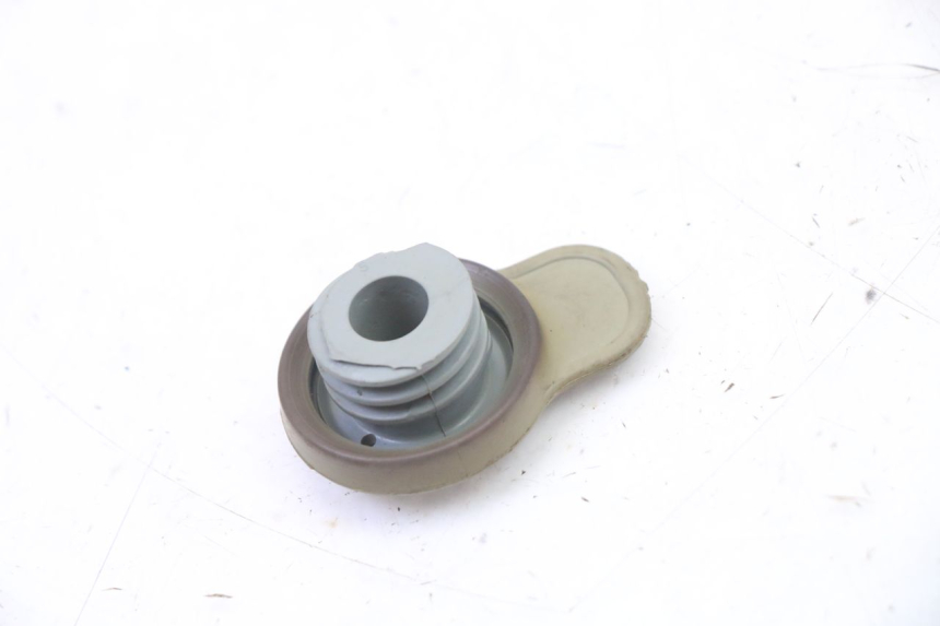 photo de OIL TANK CAP YAMAHA JOG R 50 (2004 - 2014) - Zoom on usage condition