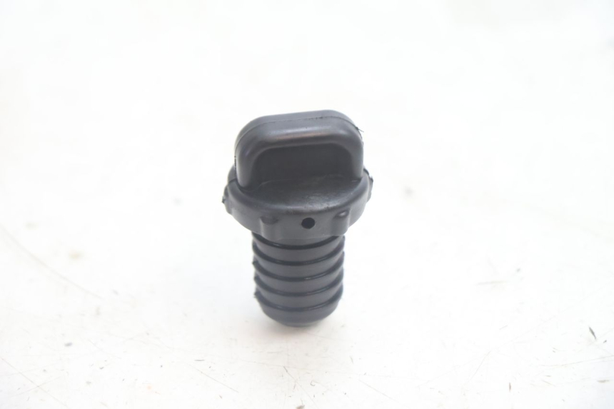 photo de OIL TANK CAP PEUGEOT KISBEE 2T 50 (2010 - 2017) - Zoom on usage condition