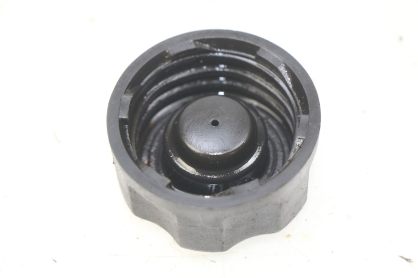 photo de OIL TANK CAP PEUGEOT LUDIX 50 (2008 - 2017) - Zoom on usage condition