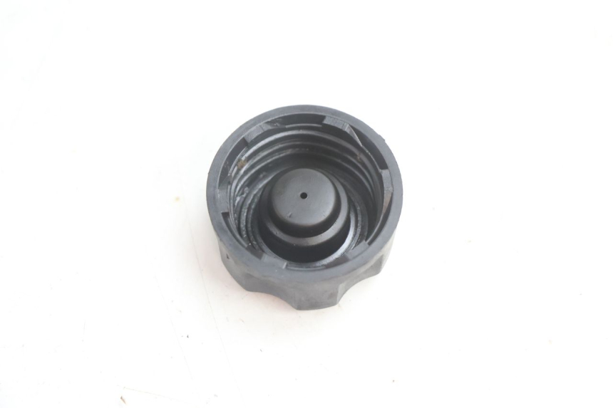 photo de OIL TANK CAP PEUGEOT LUDIX ONE 50 (2004 - 2013) - Zoom on usage condition