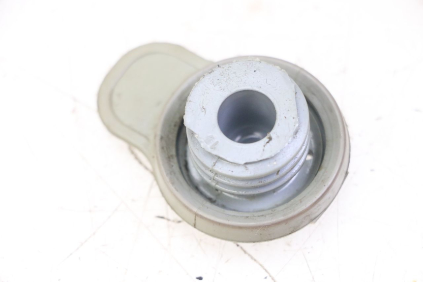 photo de OIL TANK CAP MBK BOOSTER SPIRIT NAKED 50 (2004 - 2017) - Zoom on usage condition