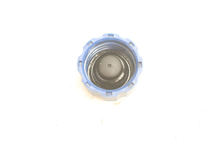 photo de OIL TANK CAP PEUGEOT SATELIS 125 (2006 - 2009) - Zoom on usage condition