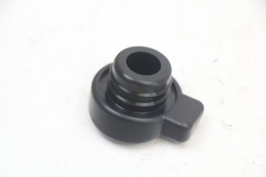 photo de OIL TANK CAP APRILIA SR MOTARD 50 (2012 - 2018) - Zoom on usage condition