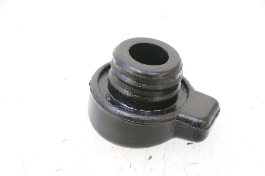 photo de OIL TANK CAP APRILIA SR MOTARD 50 (2012 - 2018) - Zoom on usage condition