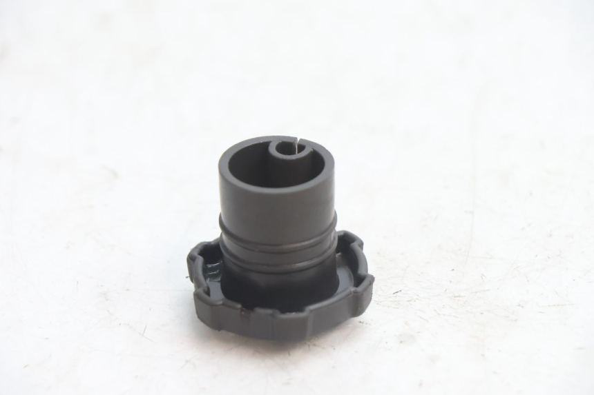 photo de OIL TANK CAP PIAGGIO TYPHOON 50 (2000 - 2009) - Alternative perspective
