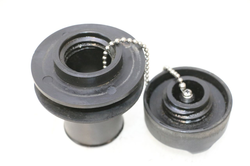 photo de OIL TANK CAP YAMAHA WAVE RUNNER GP R 1200 (2000 - 2003) - Main view