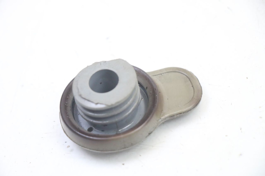 photo de OIL TANK CAP YAMAHA TZR 50 (2008 - 2016) - Zoom on usage condition