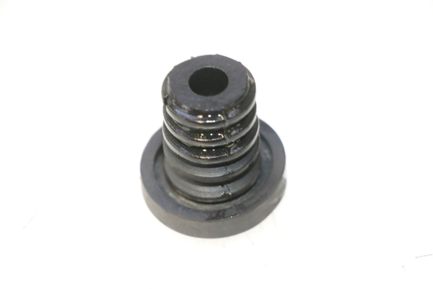 photo de EXPANSION BOTTLE CAP SUZUKI BURGMAN EXECUTIVE ABS 650 (2006 - 2012) - Zoom on usage condition